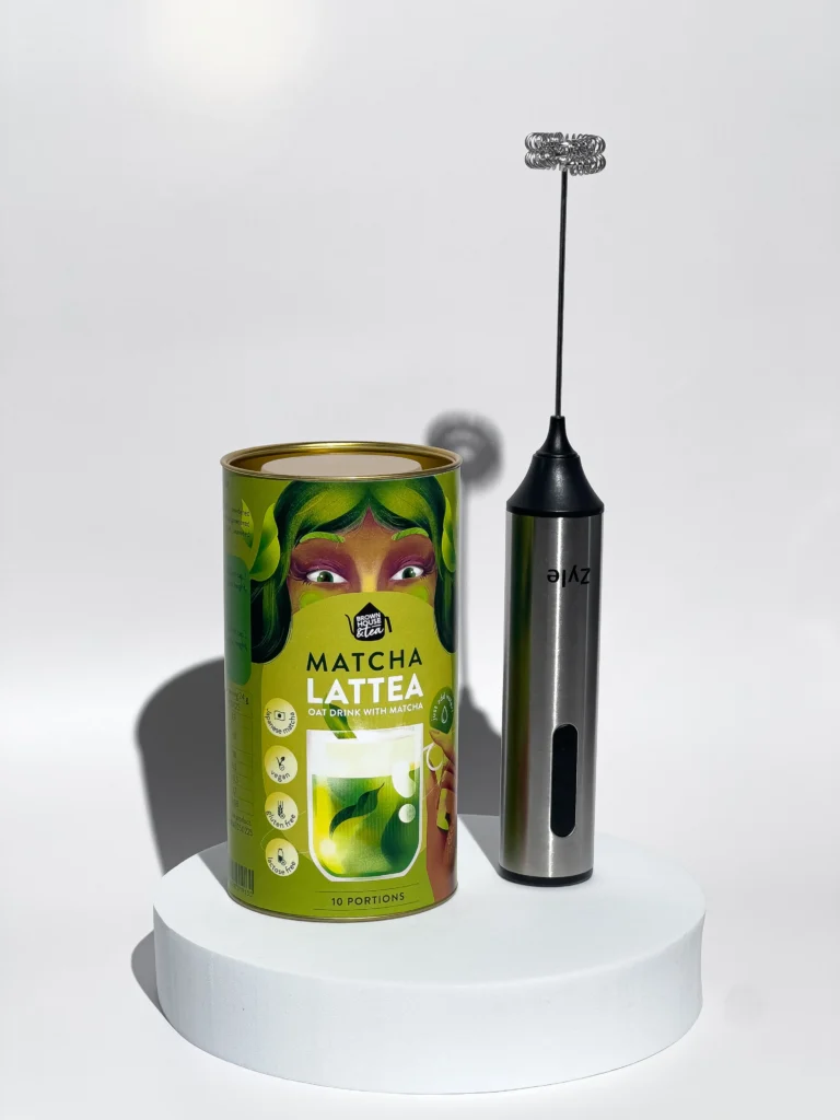 Ikraunamas pieno plakiklis ir matcha latte rinkinys