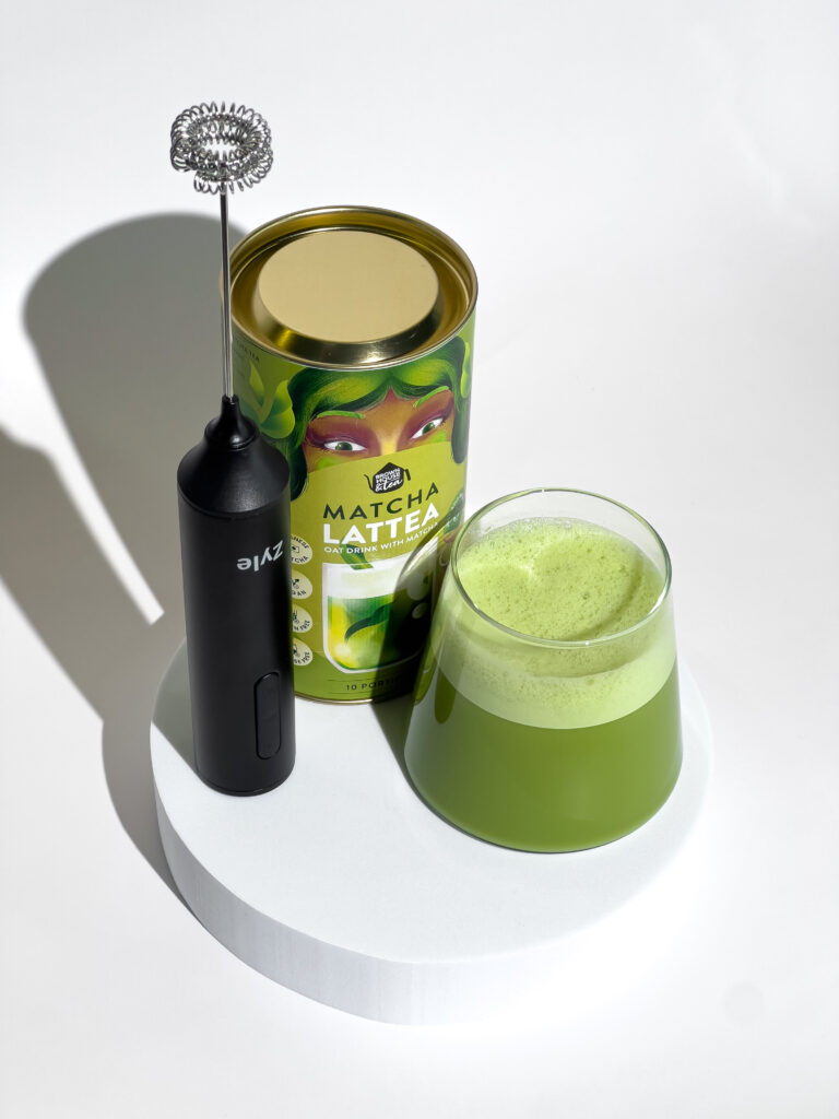 Matcha latte ikraunamas zyle plaktuvas Juodas